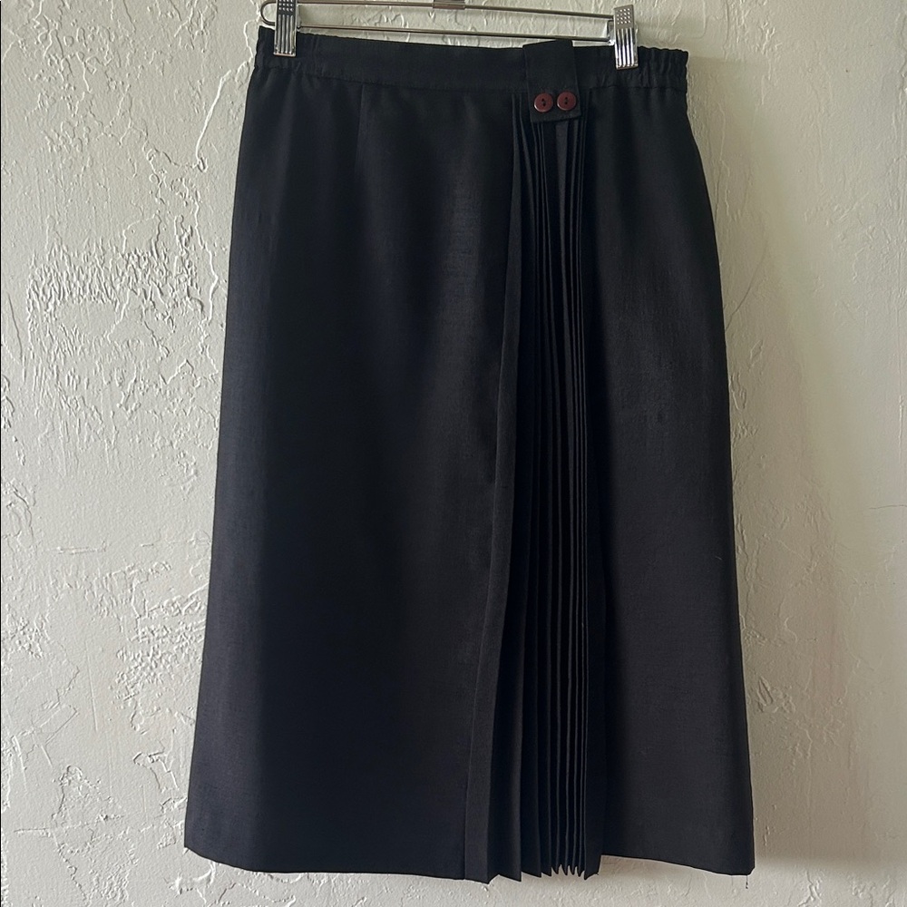 Elegant Black Pleated Skirt